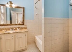 Windsor Hotel King Bathroom